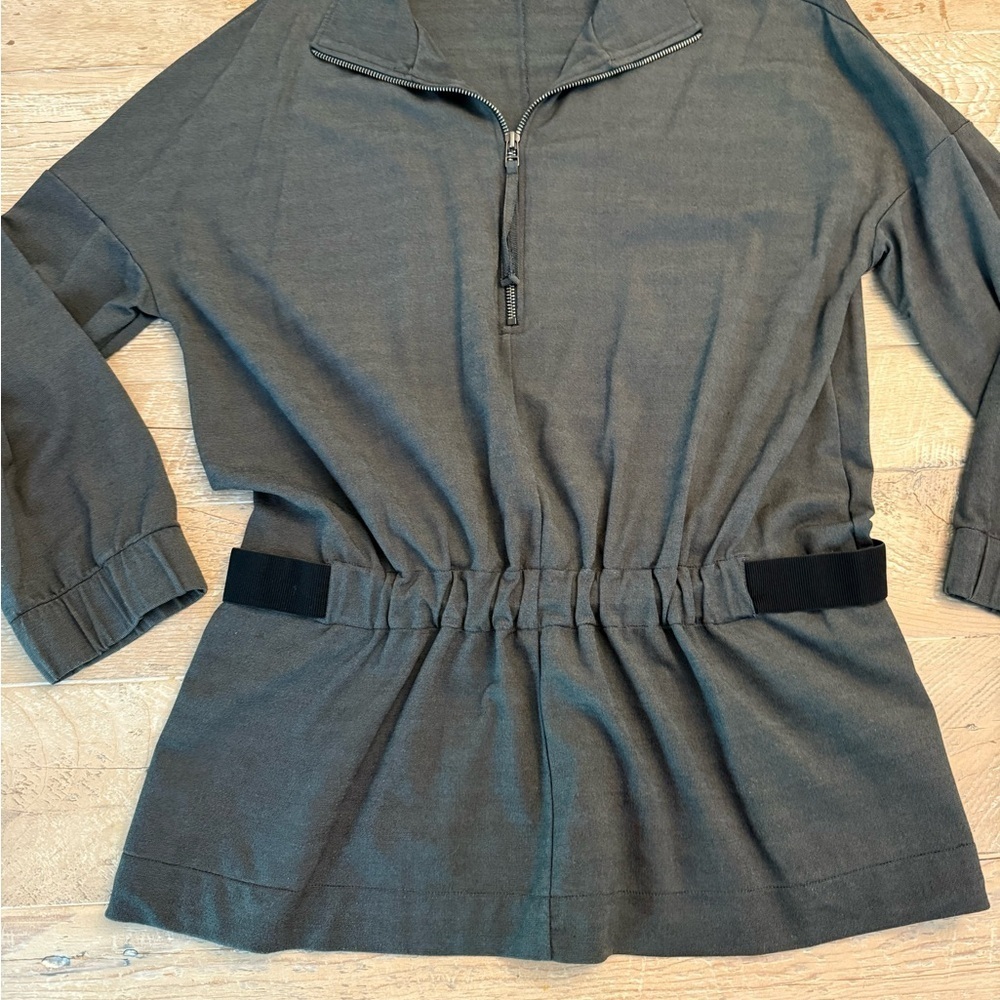 Epoque evolution green/ grey half zip pullover size large